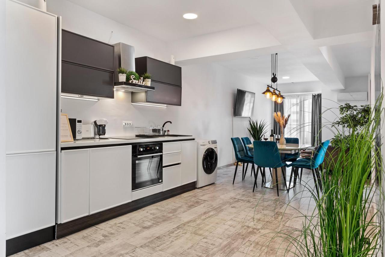 Cozy Special City Center - Old Town Apartment With Terrace Bucarest Esterno foto