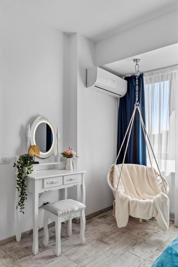 Cozy Special City Center - Old Town Apartment With Terrace Bucarest Esterno foto